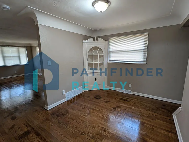 1954 Litchfield Ave — Photo 5
