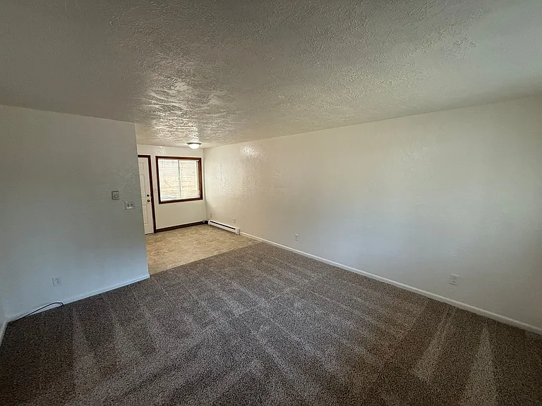2042 Myrtle Ave NE — Photo 4