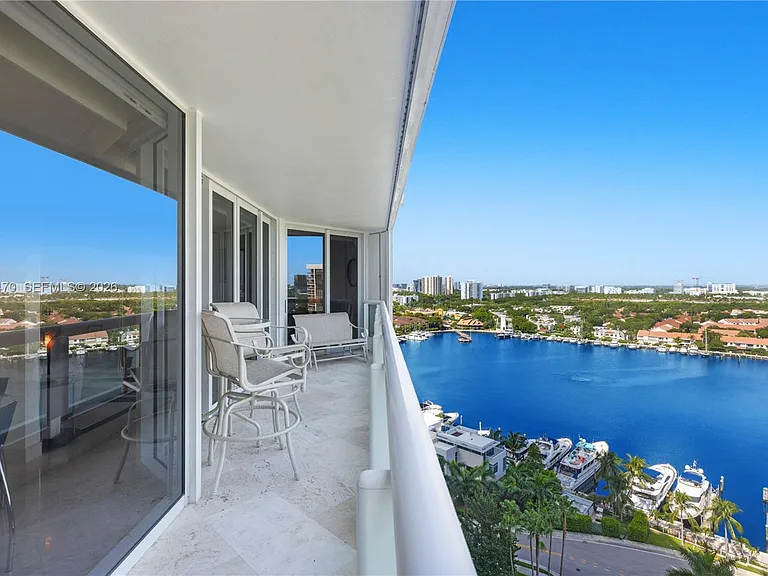 21055 Yacht Club Dr #1804 — Photo 21