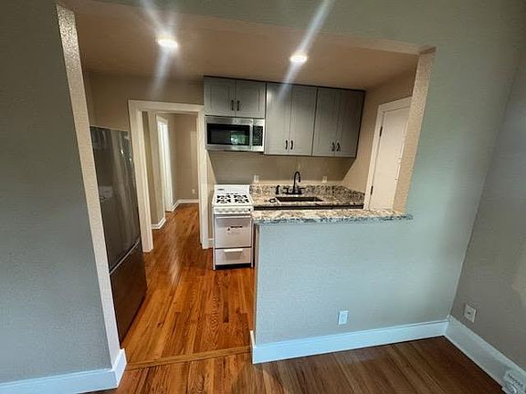 2nd image of 608 4th St APT 1