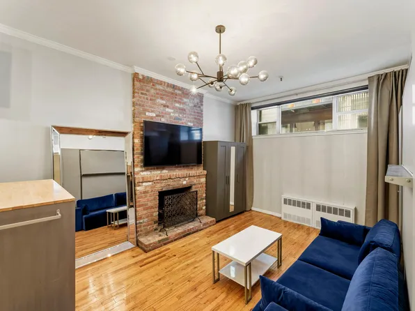 838 Greenwich Street image 1 of 8