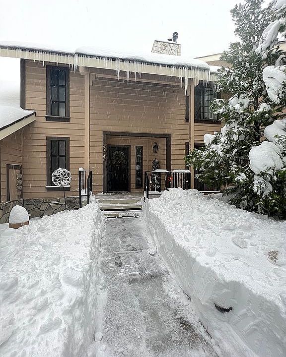 1st image of 27566 Ashwood Ln