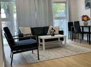 674 Manning Ave FLOOR 2, Toronto, ON M6G 2W4