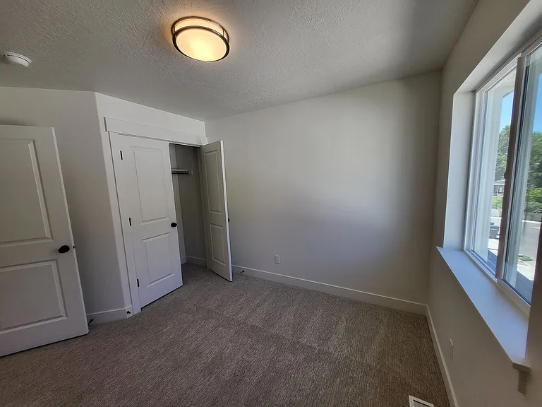 1002 E 1300 S — Photo 37