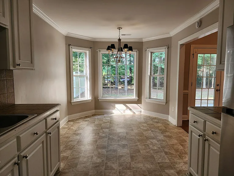 381 Rosemount Dr — Photo 7