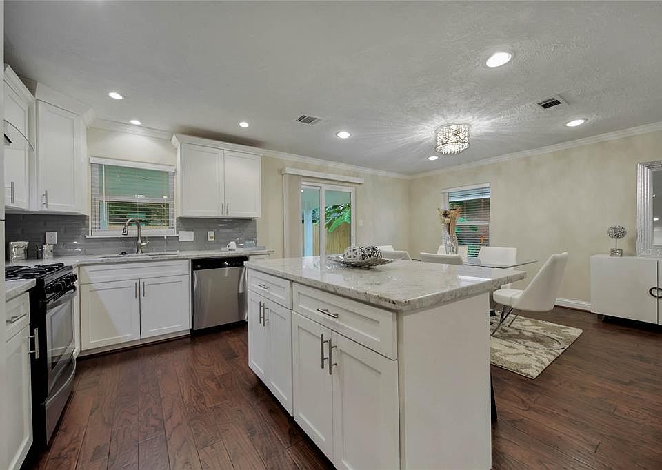 1st image of 5317 De Lange Ln