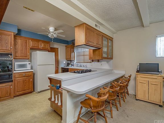 4th image of 9402 Woodley Ave