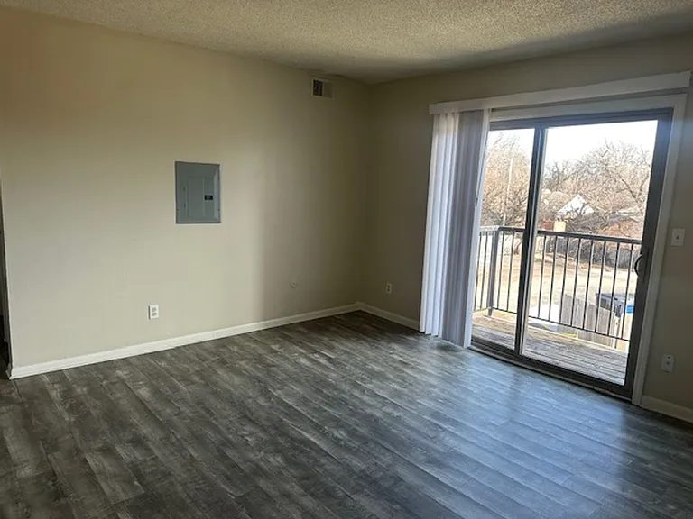 2250 S Oliver Ave — Photo 37