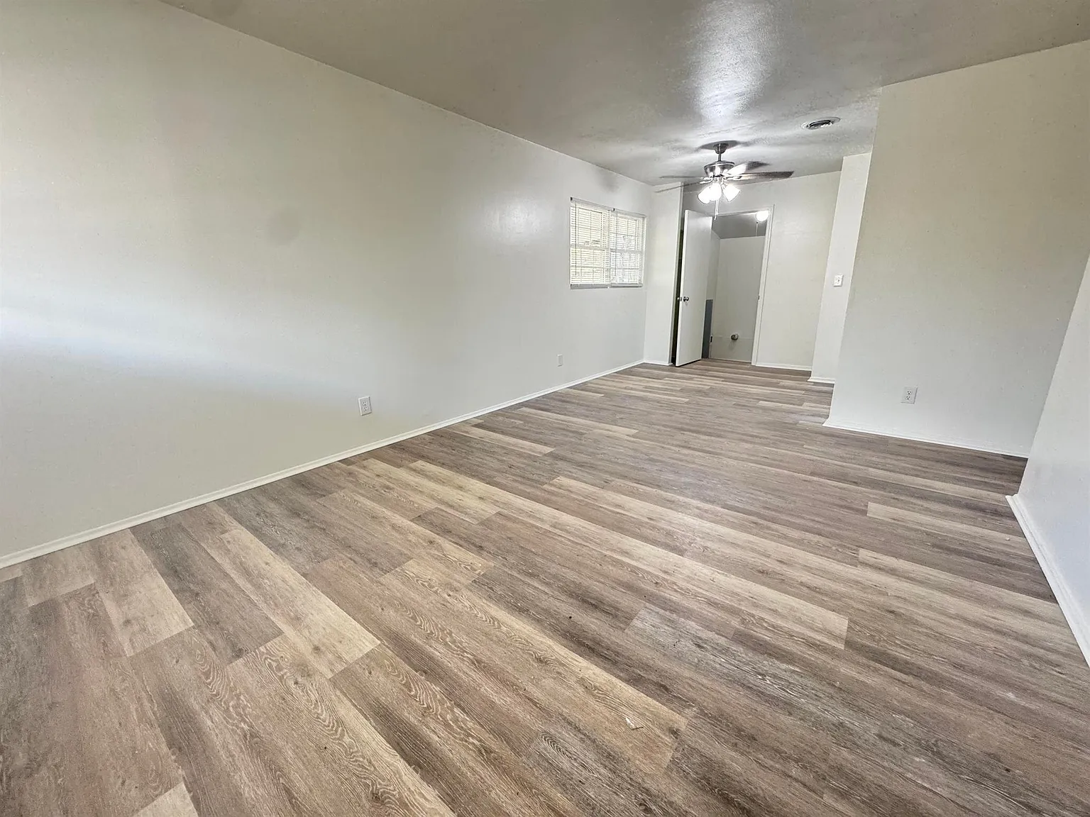 4704 Estonia St — Photo 4