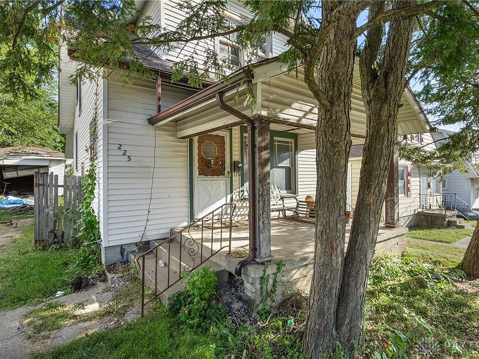 2nd image of 225 E Siebenthaler Ave
