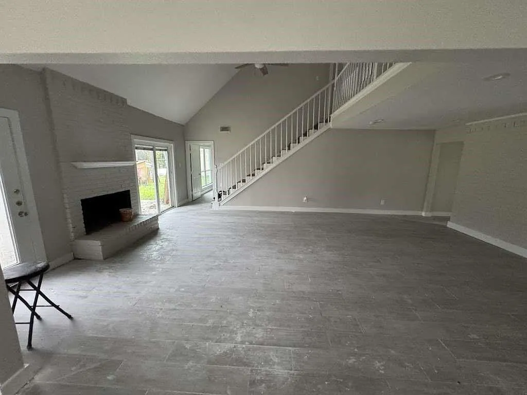 4 bed, 2.5 bath, 2453 sqft, $2,499 — Photo 2