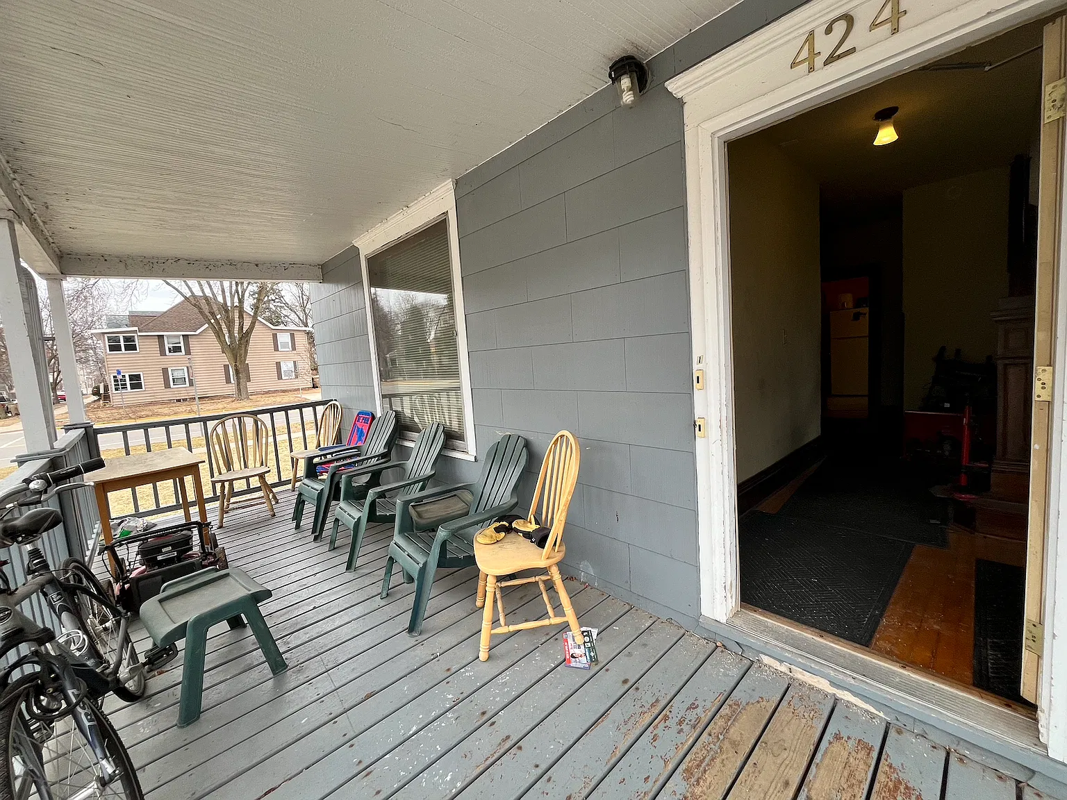 3 bed, 1100 sqft, $695 — Photo 2
