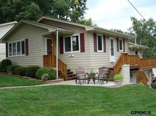 7800 Lakeview Dr, Omaha, NE 68127