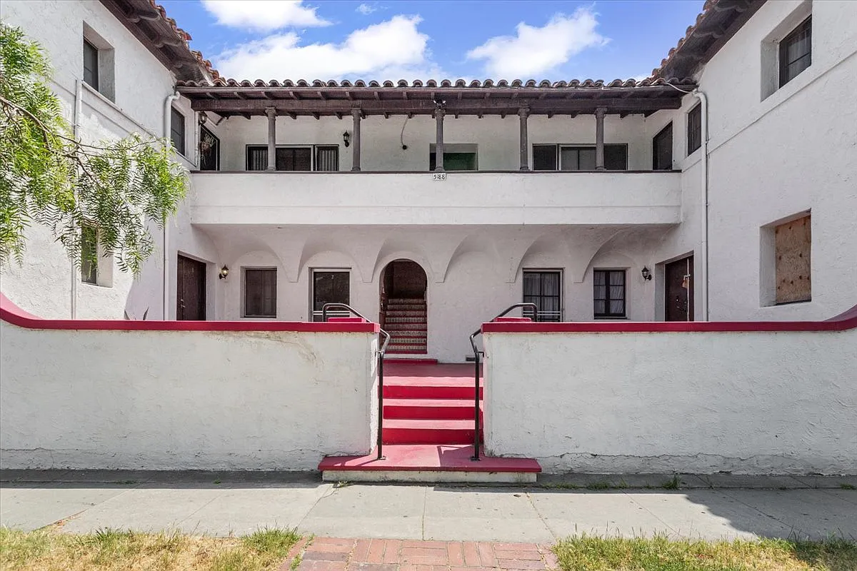 5188 Pickford St — Photo 2