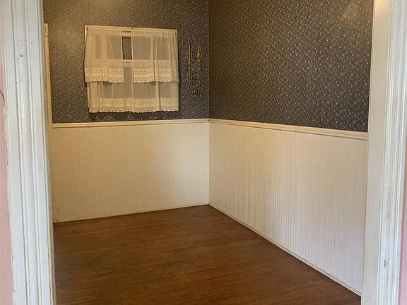 3rd image of 381 1st St