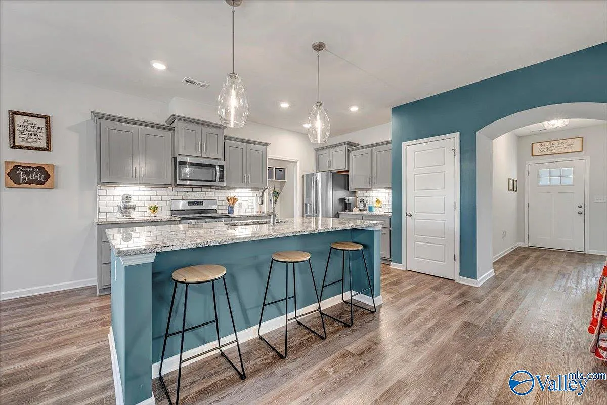 5 bed, 3.0 bath, 2591 sqft, $2,275 — Photo 3