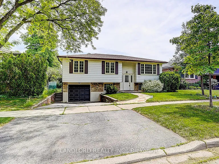 2294 Wyandotte Dr — Photo 1