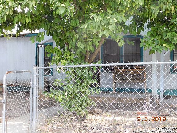 2nd image of 1010 N Calaveras