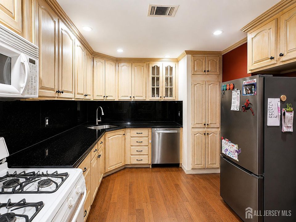 1st image of 190 College Dr