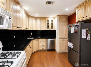 190 College Dr, Edison, NJ 08817