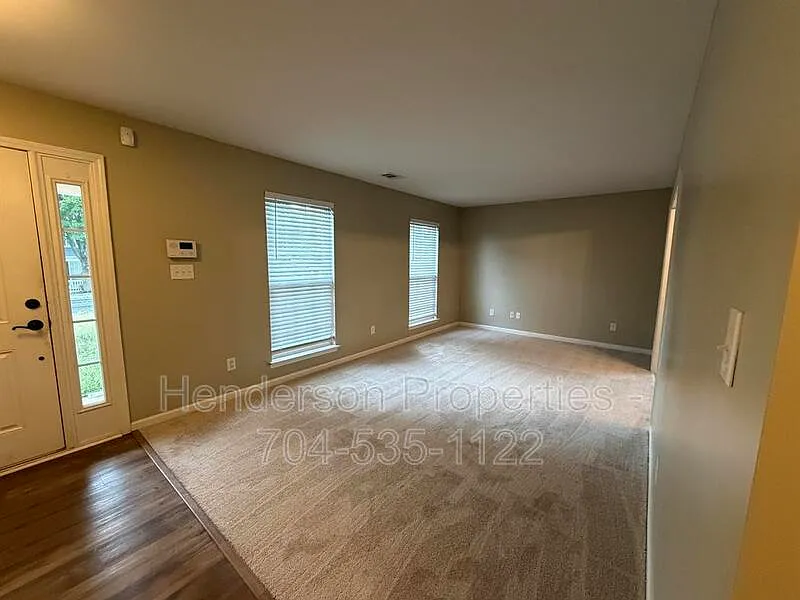4 bed, 2.5 bath, 2028 sqft, $2,250 — Photo 3