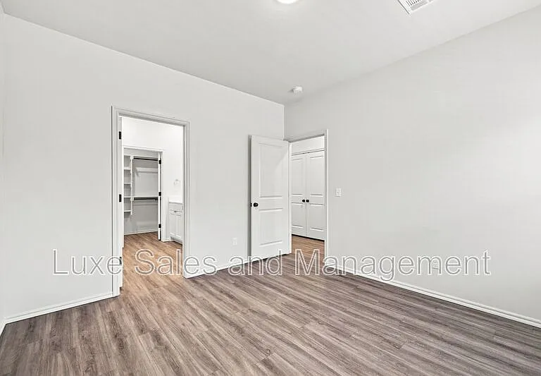 10912 Oak Hollow Dr — Photo 17