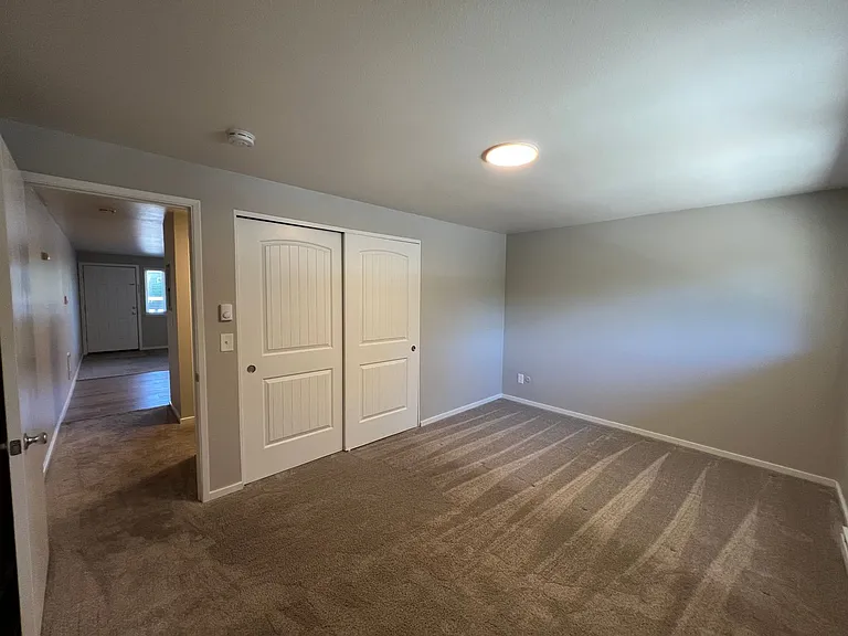 Julee Apartments — Photo 10