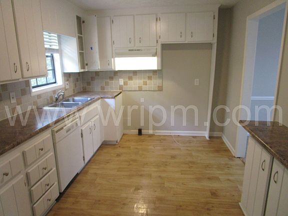 3rd image of 551 Rivercrest Dr