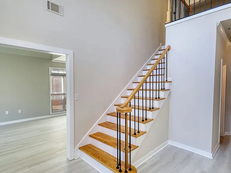 2111 Highland Club Dr SE — Photo 3