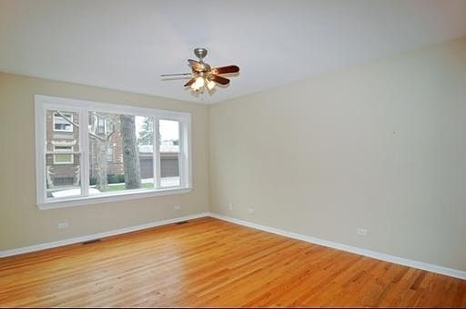 2nd image of 5755 N Rockwell St #2B