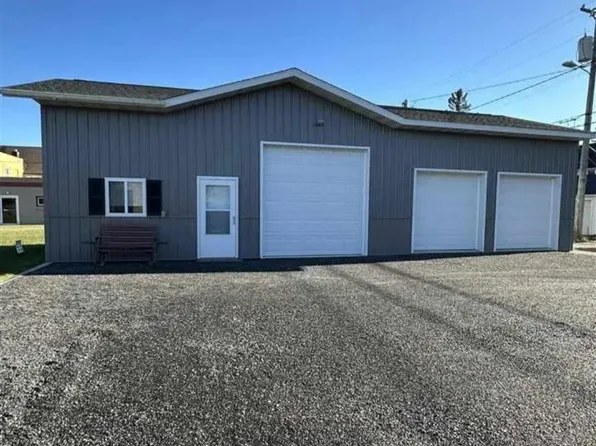 425 4th St, International Falls, MN 56649