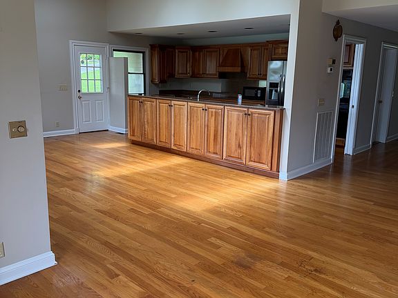 3rd image of 385 Steadman Rd