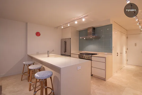 Sold by Triplemint | media 3