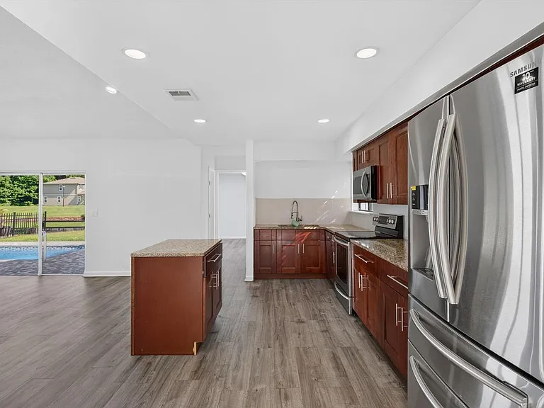 7812 Linkside Dr — Photo 9