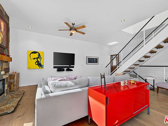 4th image of 650 Rose Ave APT 2