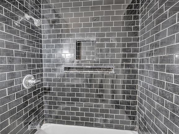 5th image of 641 SW Horry Ave