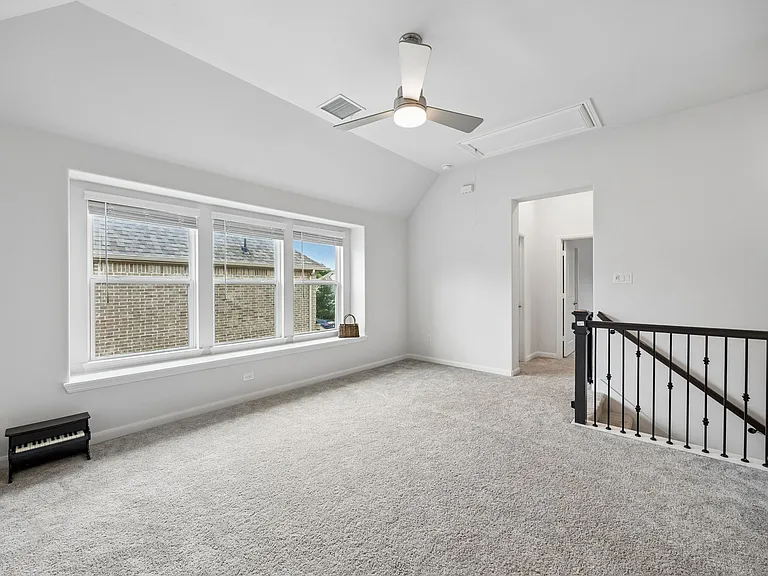 439 Montrose Dr — Photo 30