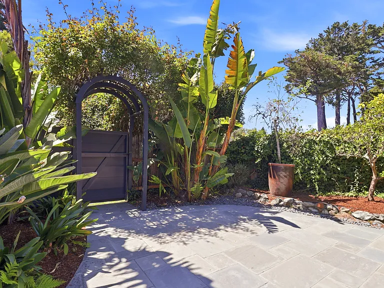820 Eucalyptus Ave — Photo 54