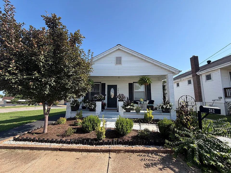 242 W Ripa Ave