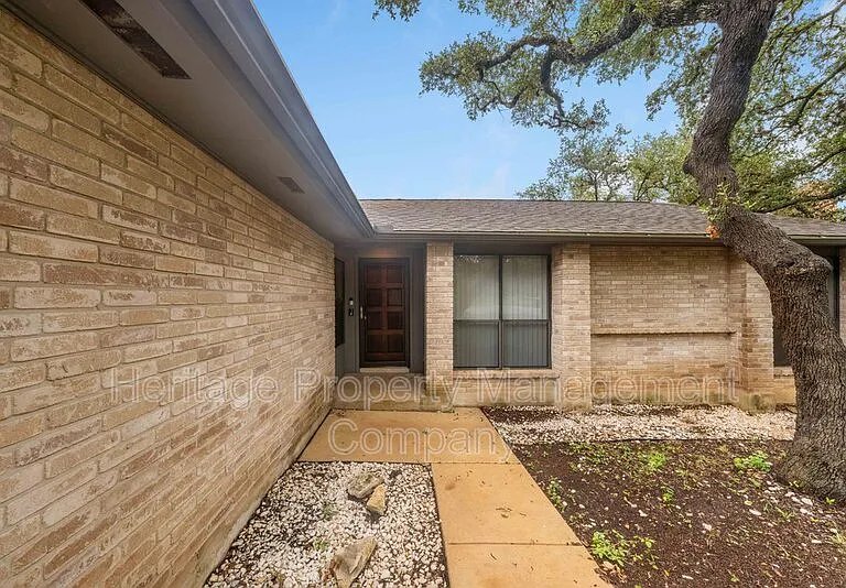 13906 N Hills Village Dr — Photo 3