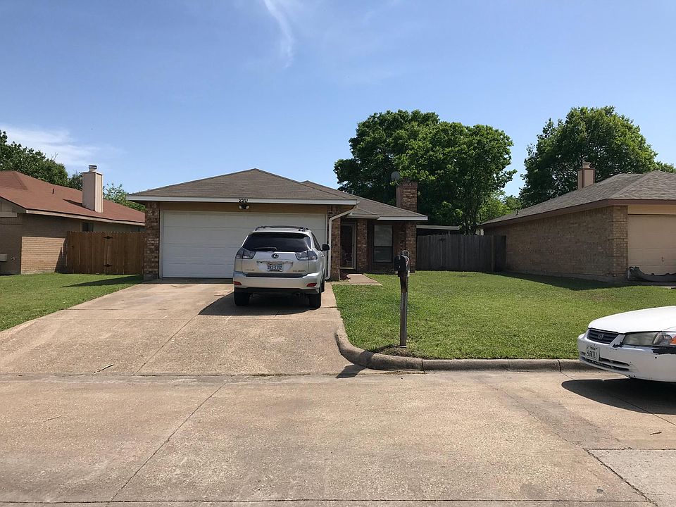 1st image of 220 Lantana Dr