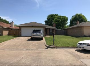 220 Lantana Dr, Arlington, TX 76018