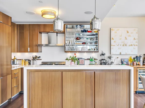 60 Riverside Boulevard image 4 of 21