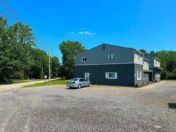 3rd image of 5885 Youngstown Hubbard Rd #3