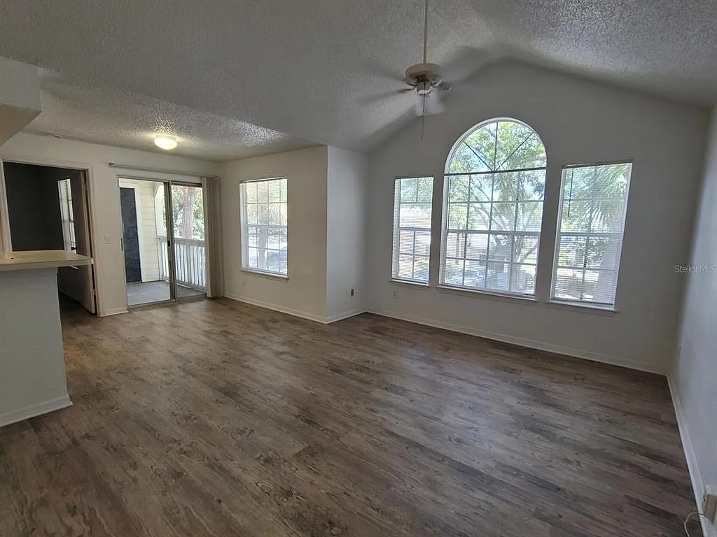 2 bed, 2.0 bath, 934 sqft, $1,700 — Photo 2