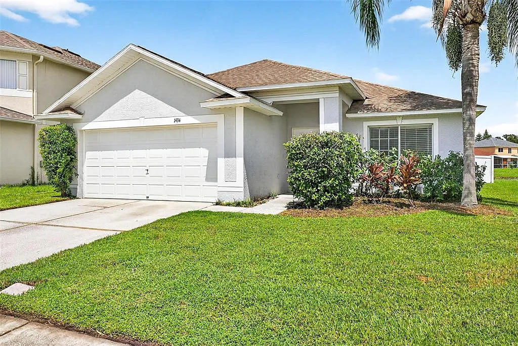 4 bed, 2.0 bath, 1868 sqft, $2,850 — Photo 2