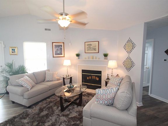 3rd image of 276 Darenia Ln