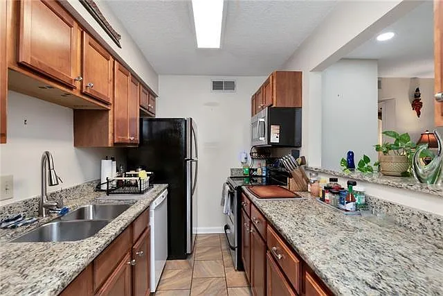 818 Moss St #101 — Photo 4