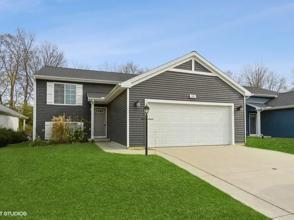 619 Cygnet Lake Dr, Benton Harbor, MI 49022