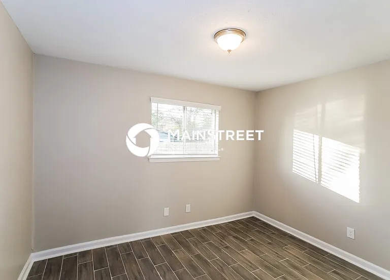 514 Stroud Ln — Photo 12